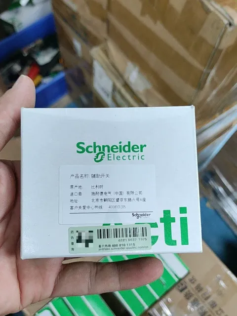 Schneider Electric A9N26924 Industrial Automation Component product photo 2