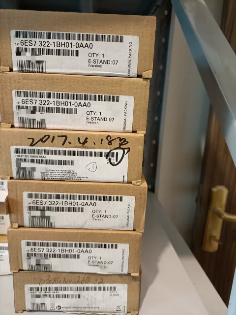 Siemens 6ES7322-1BH01-0AA0 Industrial Automation Component — product photo 9 of 10