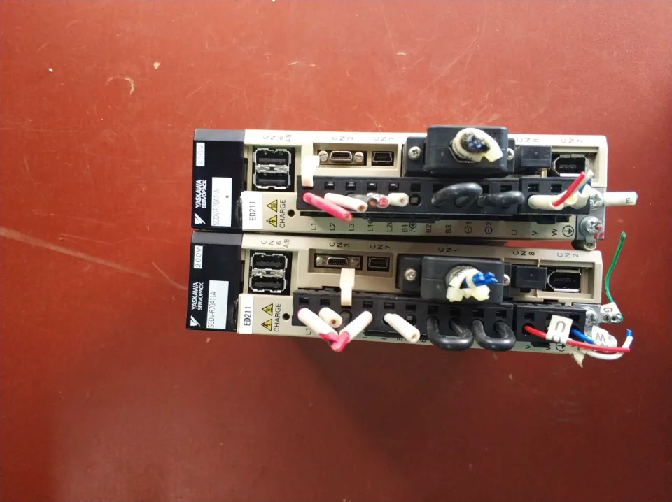 Yaskawa SGDV-R70A11A Motor & Drive Component product photo 1