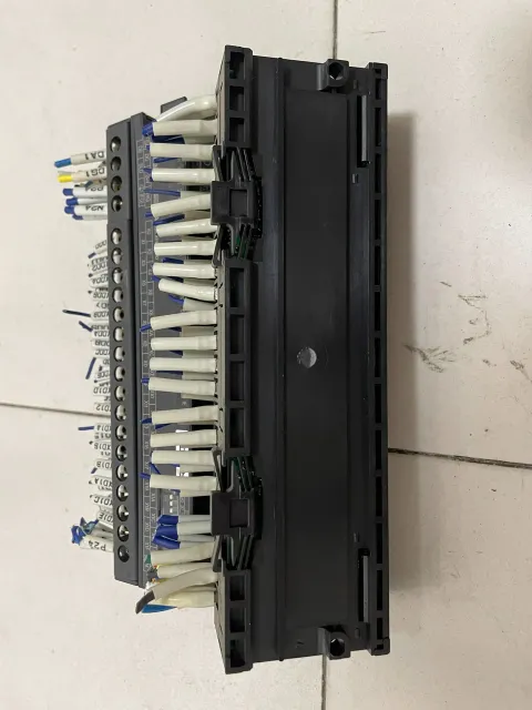 Mitsubishi Electric AJ65SBTB1-32D I/O Module — product photo 25 of 50