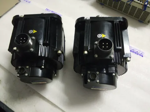 Yaskawa SGD7S-120A00A002 + SGM7G-13AFC61 Motor & Drive Component product photo 4