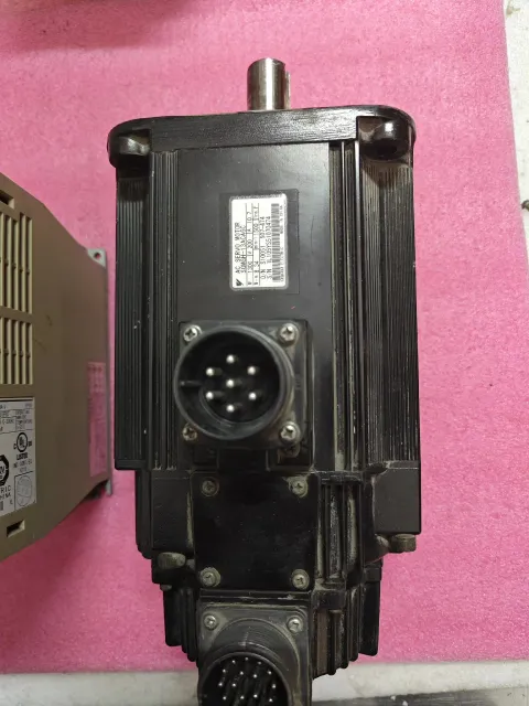 Yaskawa SGDM-15ADA-V + SGMGH-13ACA6C Motor & Drive Component — product photo 2 of 18