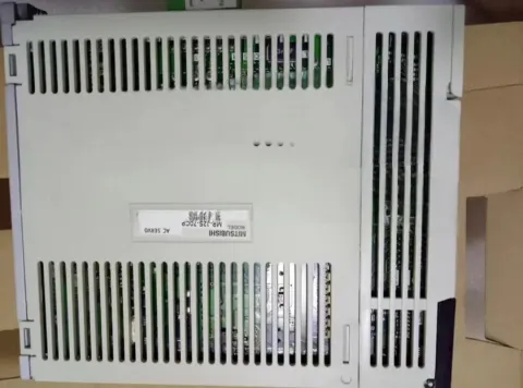 Mitsubishi Electric MR-J2S-70CP Motor & Drive Component — product photo 3 of 5