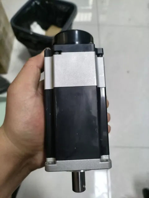OMRON R88M-1M40030T-BS2 Motor & Drive Component product photo 5