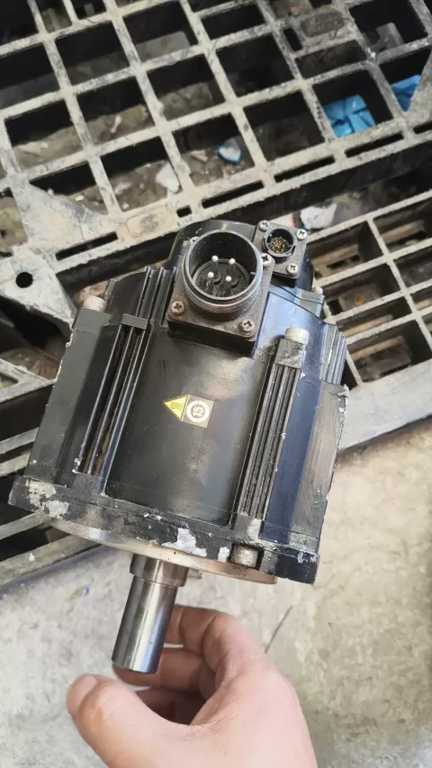 Yaskawa SGD7S-120A00A002; SGM7G-13AFC61 Motor & Drive Component product photo 7