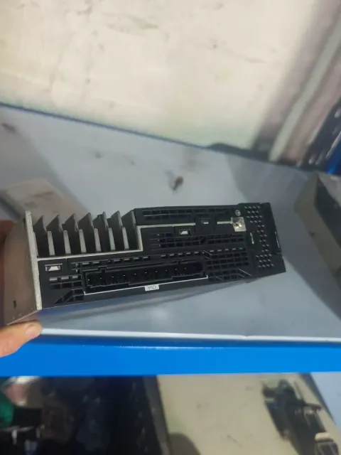 OMRON R88D-1SN04H-ECT Motor & Drive Component product photo 5