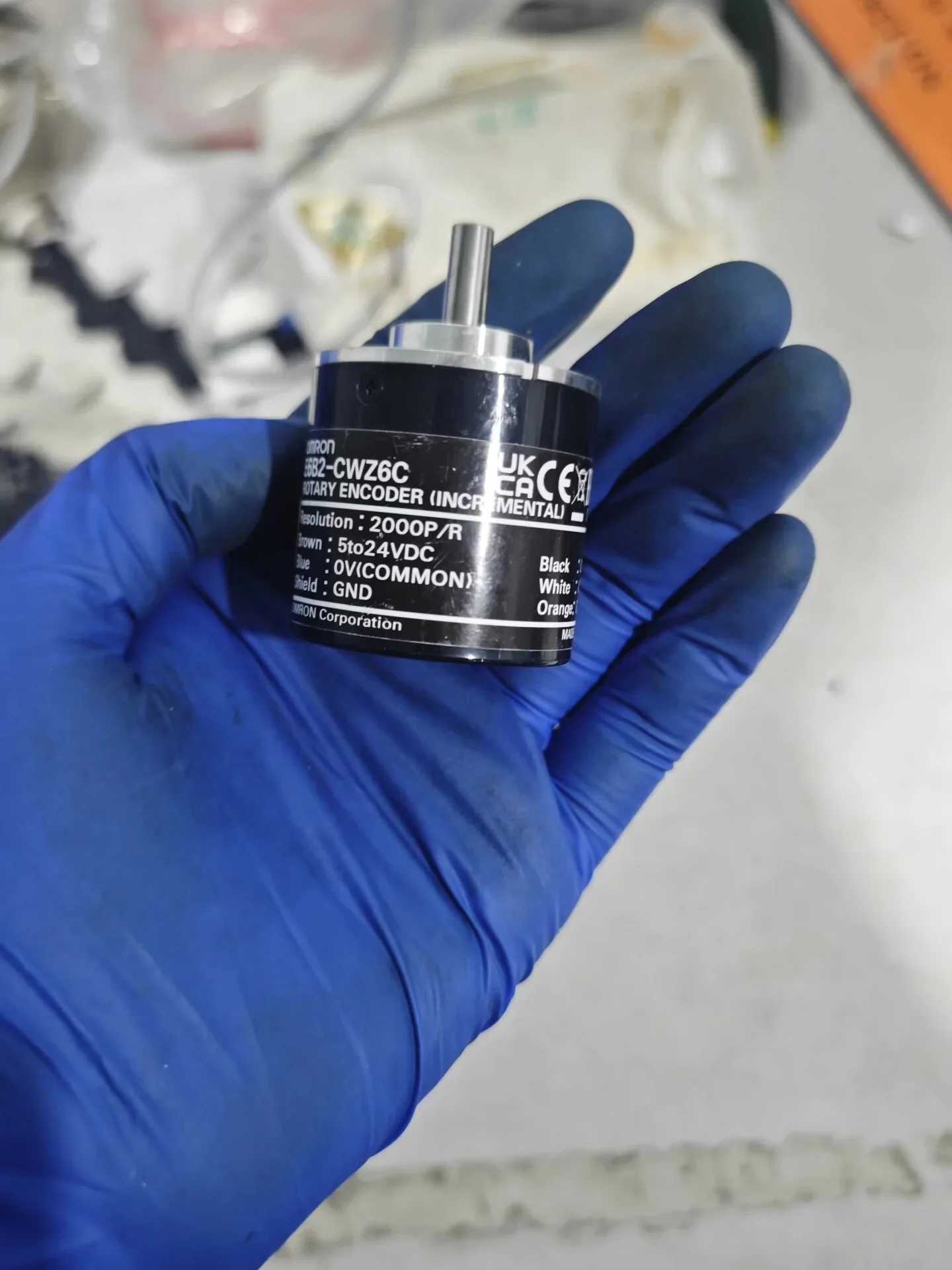 Omron / 欧姆龙 E6B2-CWZ6C 2000P/R Industrial Encoder product photo 1