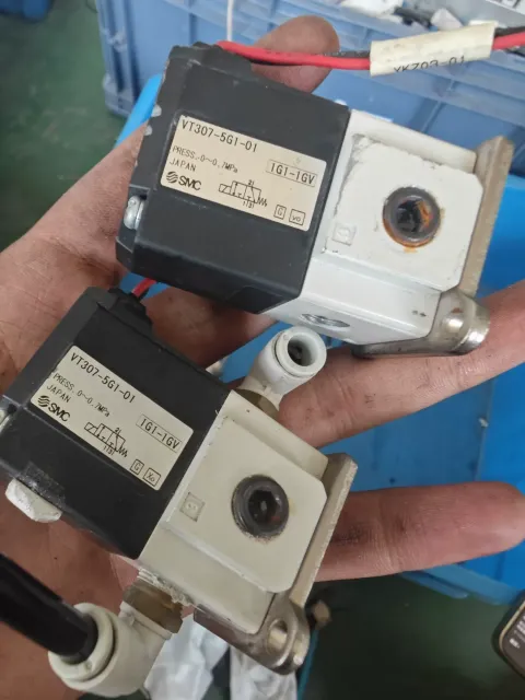 SMC VT307-5G1-01 Industrial Automation Component — product photo 4 of 6