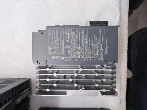 Mitsubishi Electric MR-JE-40B Motor & Drive Component — product photo 12 of 15