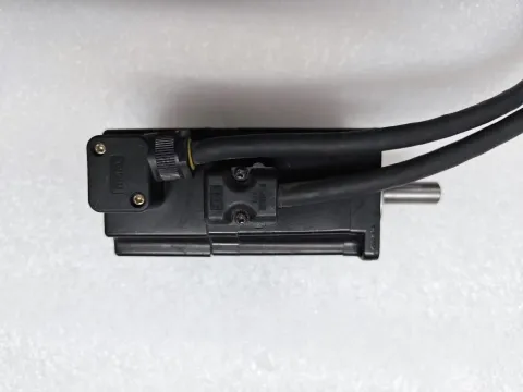 Yaskawa SGMAV-01ADA21 Motor & Drive Component — product photo 2 of 14