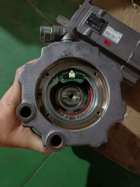 Siemens 1FT7064-5WF71-1FA1 Motor & Drive Component — product photo 29 of 32