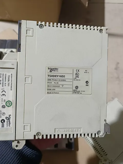Schneider Electric TSXDEY16D2 / TSXDSY16T2 / TSXDSY32T2K / TSXDEY32D2K / TSXDSY16R5 I/O Module product photo 2
