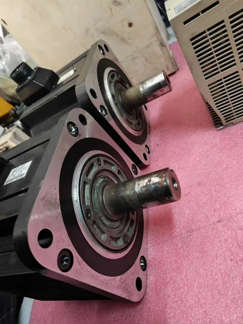 Yaskawa SGDM-30ADA-V + SGMGH-30ACA6 Motor & Drive Component product photo 3