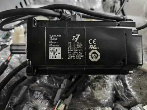 Yaskawa SGM7J-02AFC6S / SGM7J-02AFC6E / SGM7J-04AFC6S / SGM7J-01AFC6E Motor & Drive Component — product photo 7 of 10