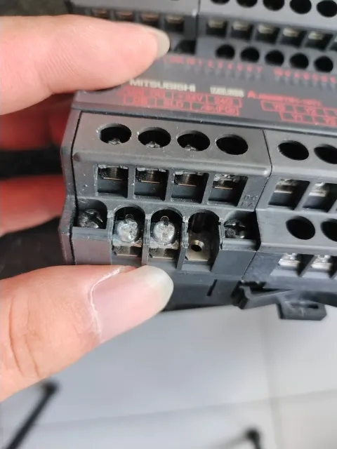 Mitsubishi Electric AJ65SBTB1-16D I/O Module — product photo 26 of 28