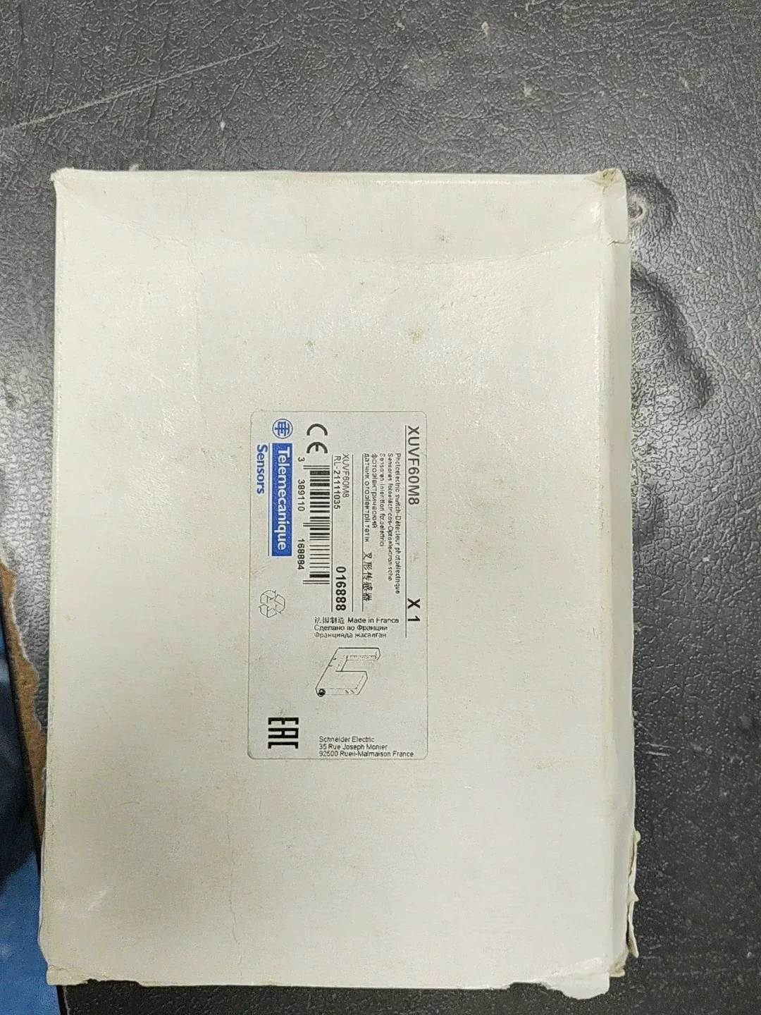 Telemecanique Sensors XUVF60M8 Industrial Sensor product photo 1