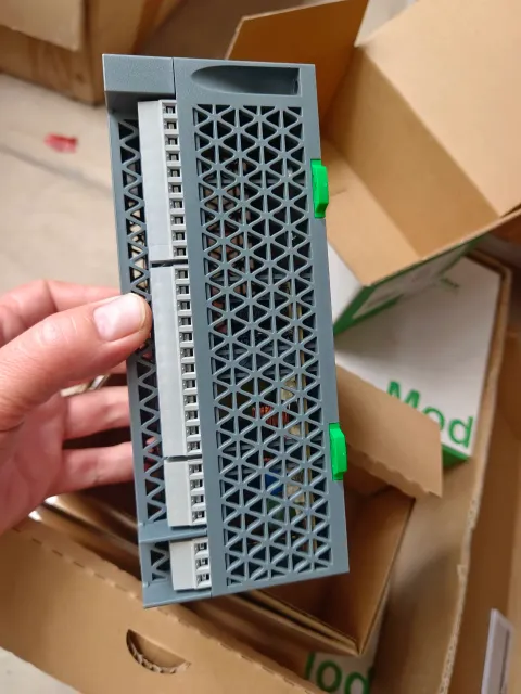 Schneider Electric TM100C32RN PLC Module product photo 5