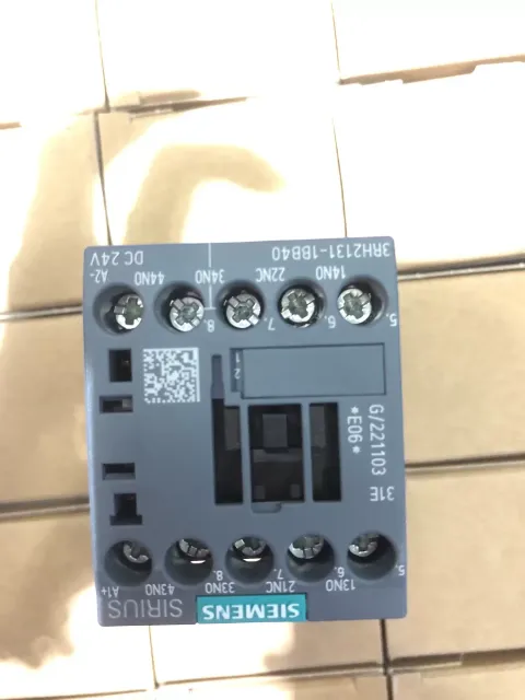 Siemens 3RH2131-1BB40 Industrial Relay — product photo 6 of 10