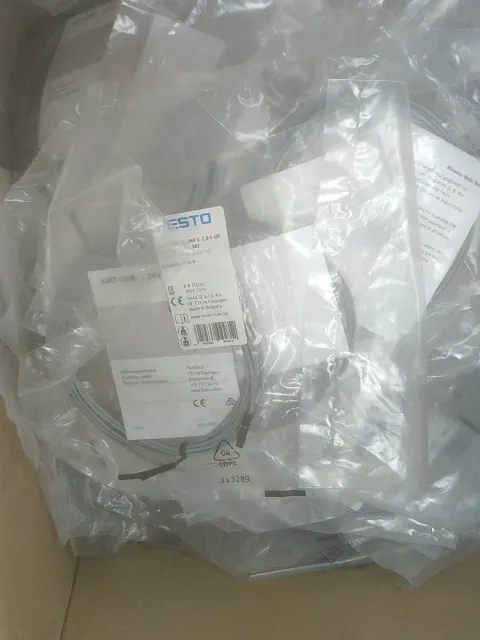 Festo SMT-10M-ZS-24V-E-2.5-L-OE Industrial Sensor product photo 1