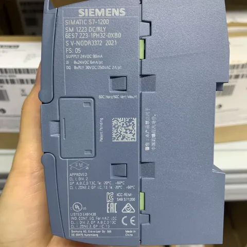 Siemens 6ES7223-1PH32-0XB0 PLC Module — product photo 7 of 8