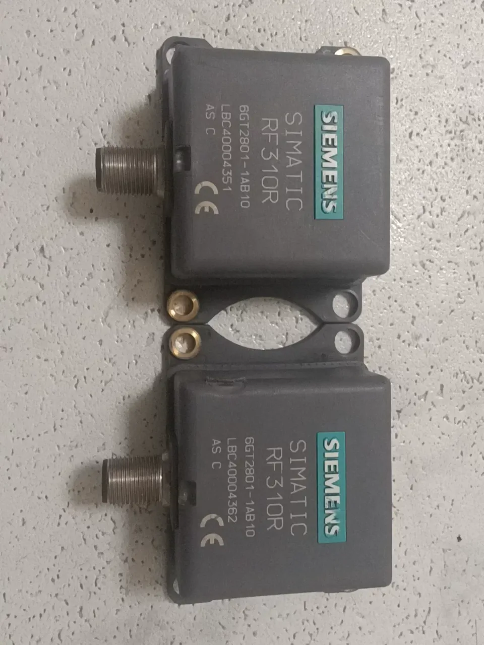 Siemens 6GT2801-1AB10 / SIMATIC RF310R Industrial Automation Component product photo 1