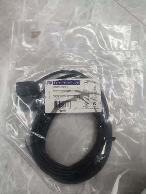 Schneider Electric / Telemecanique XUM2AKCNL2 Industrial Sensor product photo 1