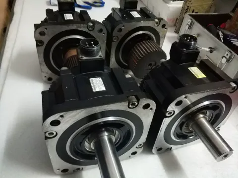 Yaskawa SGMGV-30ADC61 Motor & Drive Component — product photo 35 of 37