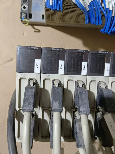 Schneider Electric TSXDEY16D2 / TSXDSY16T2 / TSXDSY32T2K / TSXDEY32D2K / TSXDSY16R5 I/O Module product photo 9