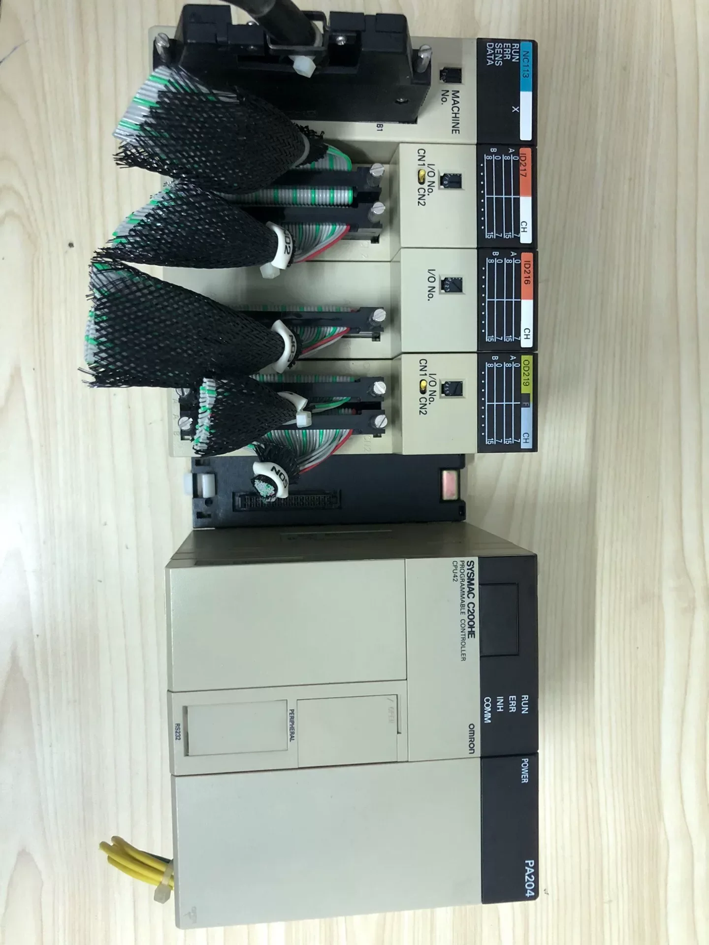 Omron C200HE-CPU42 / PA204 / NC113 / ID217 / ID216 / OD219 PLC Module product photo 1