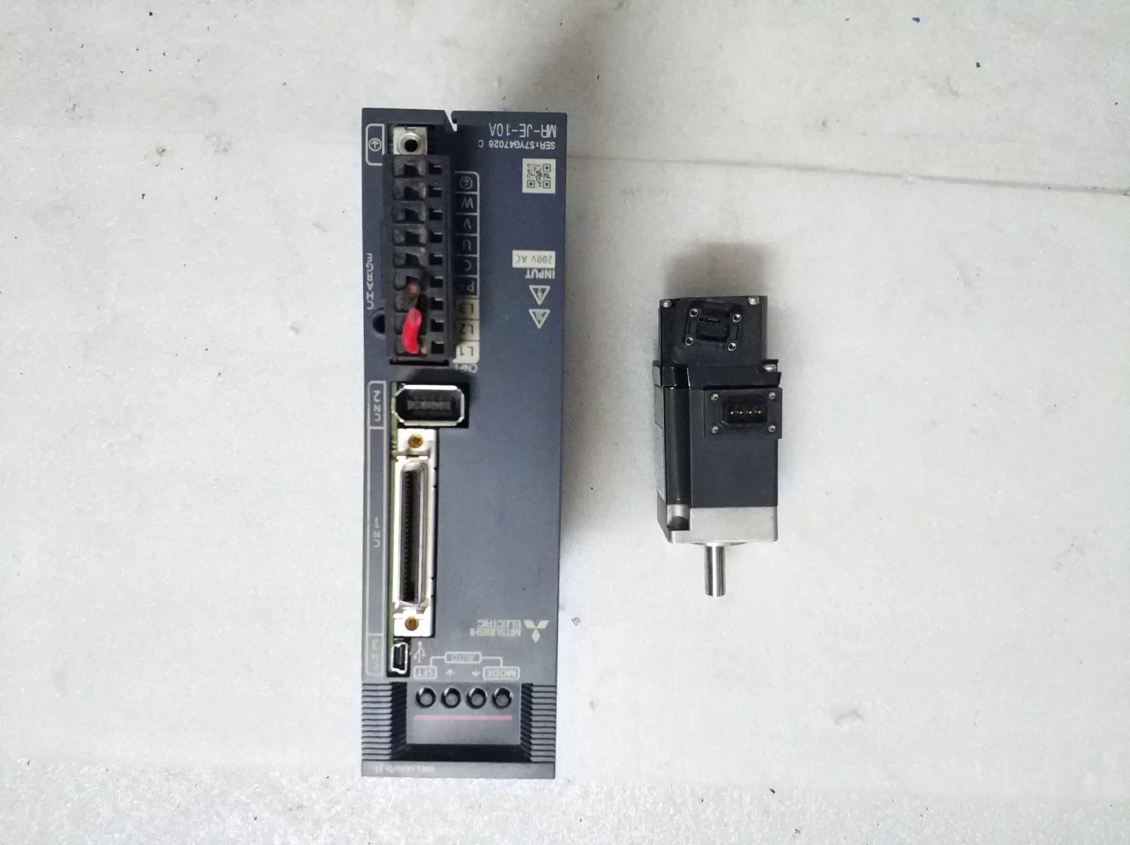 Mitsubishi Electric MR-JE-10A / HG-KN13J-S100 Motor & Drive Component product photo 1