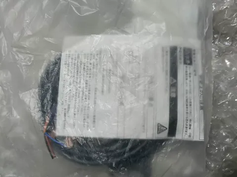 Omron E3Z-D81 2M Industrial Sensor product photo 3