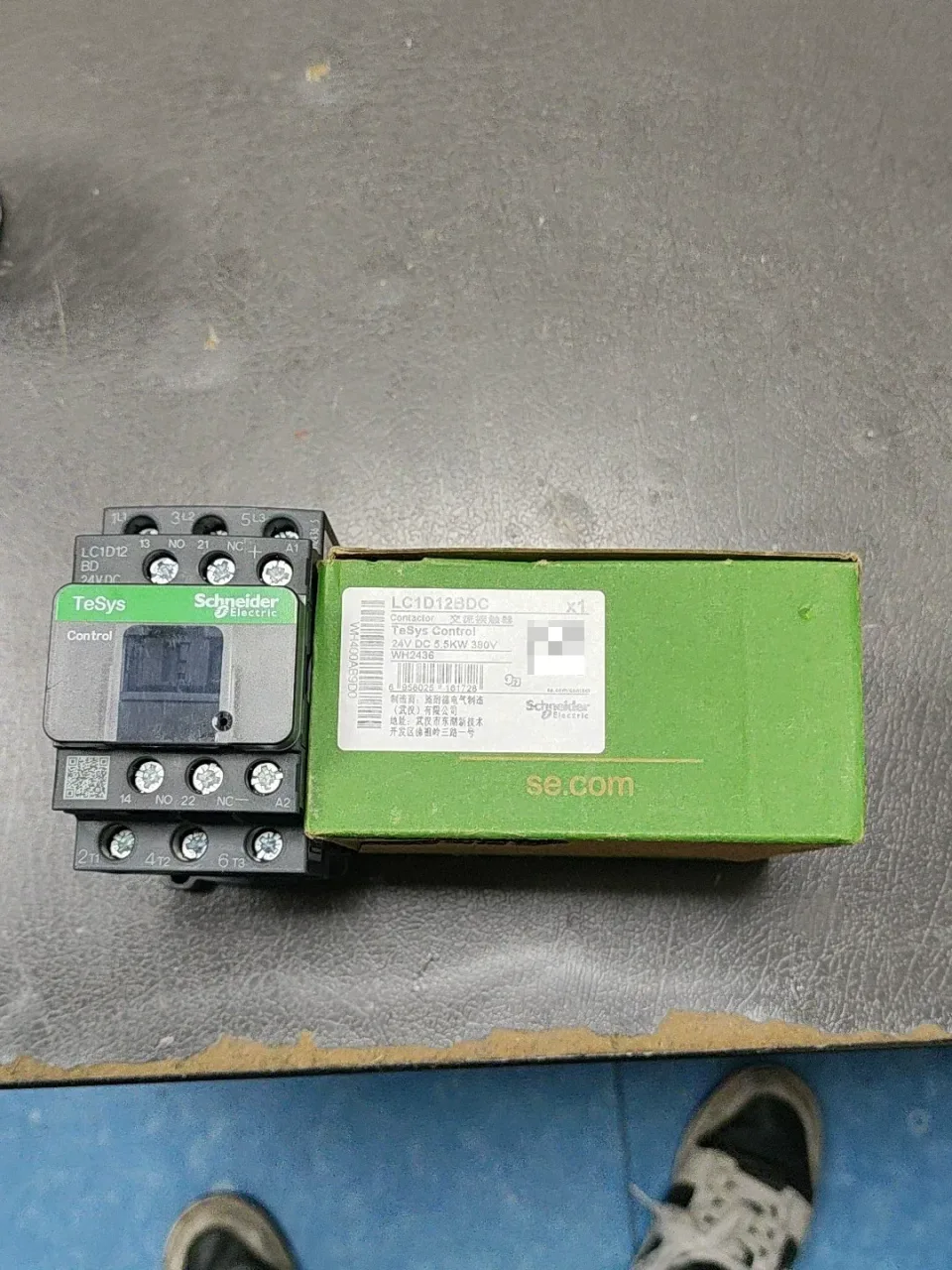 Schneider Electric LC1D12BDC Industrial Relay product photo 1