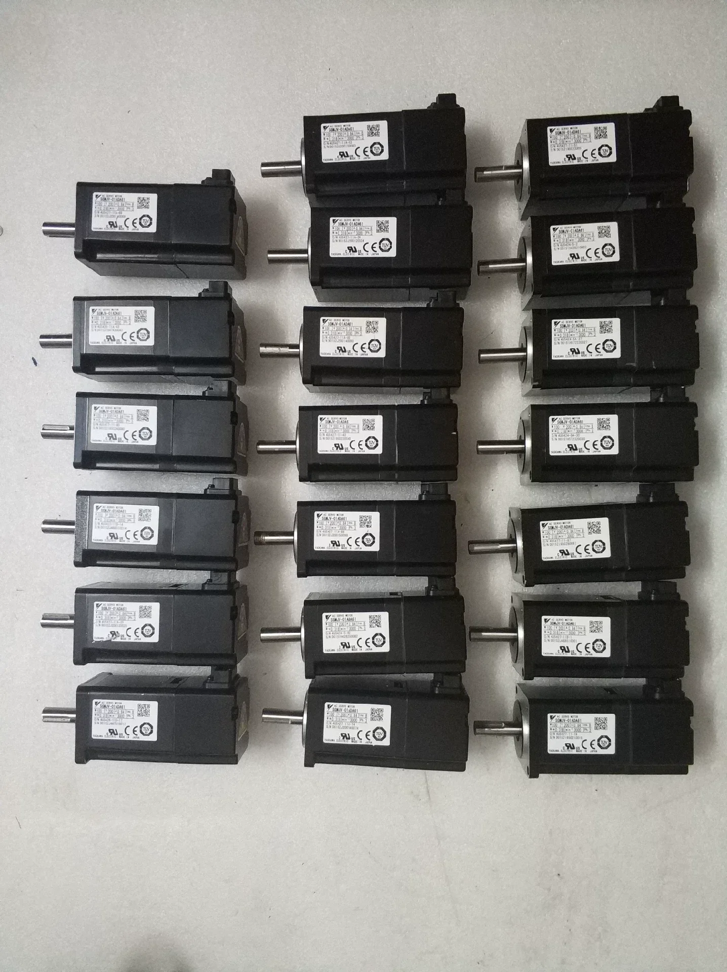 Yaskawa SGMJV-01ADA61 Motor & Drive Component — product photo 1 of 8