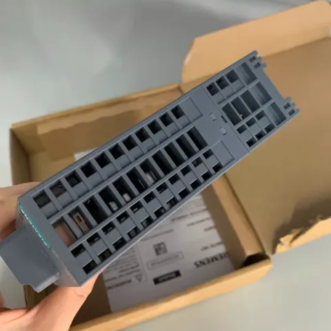 Siemens 6GK5615-0AA00-2AA2 Industrial Automation Component — product photo 10 of 11