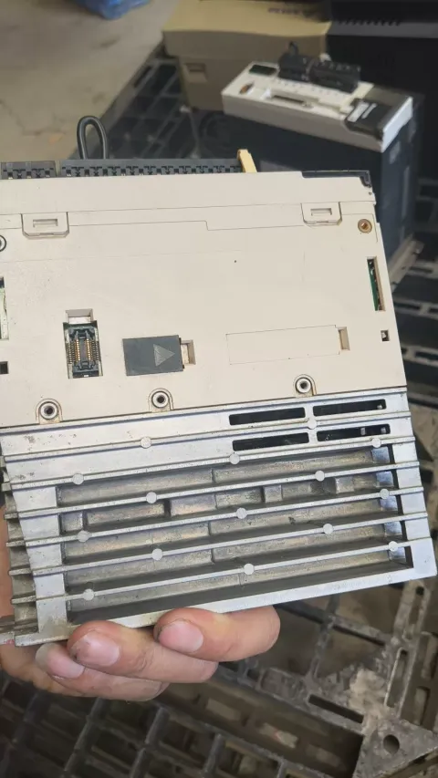 Yaskawa SGD7S-2R8A00A002 Motor & Drive Component — product photo 11 of 12