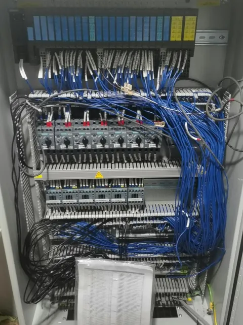 White Label Siemens ET 200S mixed lot: 6ES7 151-3BA23-0AB0 / 6ES7 138-4CA01-0AA0 / 6ES7 131-4BD01-0AB0 / 6ES7 132-4BD00-0AB0 / 6ES7 138-4FA05-0AB0 / 6ES7 193-6AR00-0AA0 / 6 PLC Module product photo 1