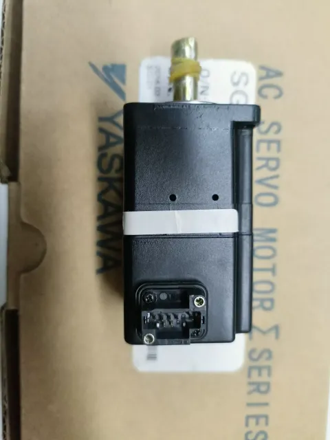 Yaskawa SGMAV-A5A3A21 Motor & Drive Component product photo 4