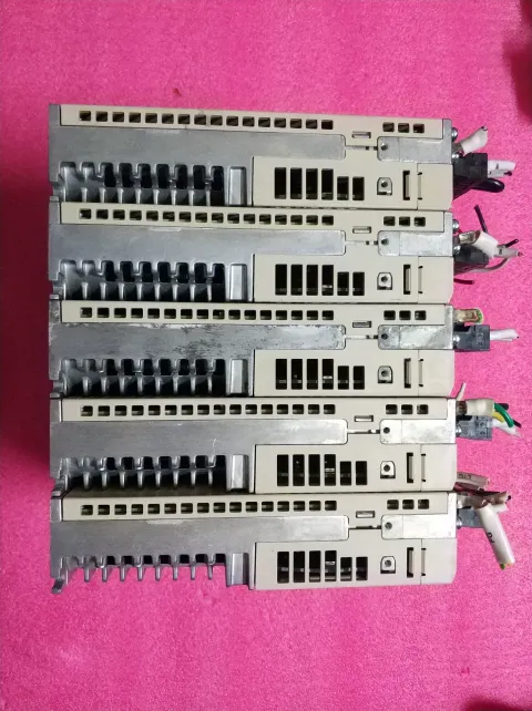 Yaskawa SGDV-2R8A11B Motor & Drive Component — product photo 9 of 12