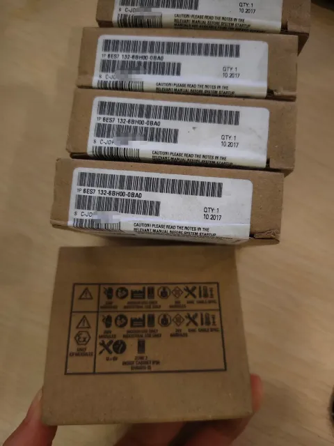 Siemens 6ES7132-6BH00-0BA0 PLC Module — product photo 2 of 5