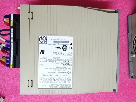 Yaskawa SGDV-5R5A15A Motor & Drive Component product photo 1