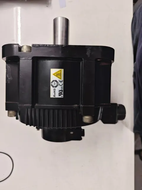 Yaskawa SGDV-200A01A002000 + SGMGV-30ADC61 Motor & Drive Component — product photo 16 of 23