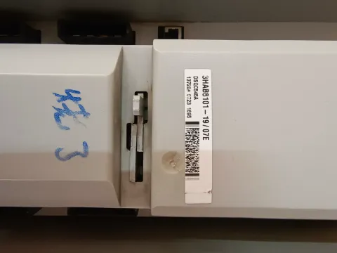 ABB / InMotion 3HAB8101-18/09A / 3HAB8101-19/07E / 3HAB8101-19/07A / 3HAB8101-19/07B / 3HAB8101-16/09C / 3HAB8101-13/07B Motor & Drive Component product photo 5