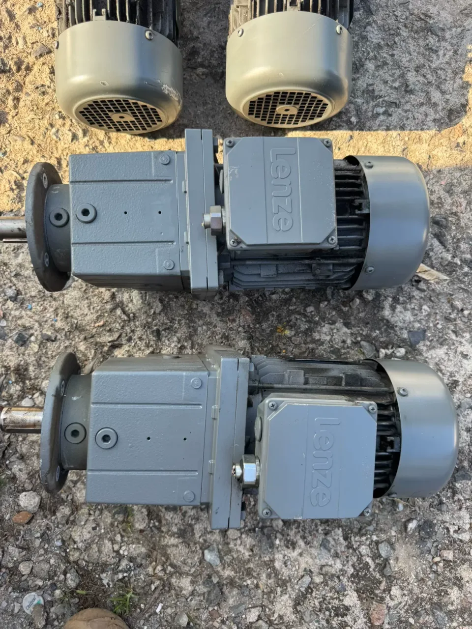 Lenze GST06-2M VCK 090C32 / MDEMAXX090-32C1U Motor & Drive Component product photo 1