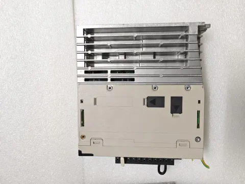 Yaskawa SGD7S-2R8A10A002 Motor & Drive Component — product photo 4 of 13