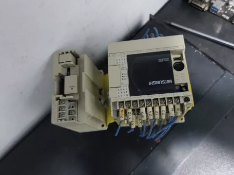 Mitsubishi FX3GA-24MT-CM / FX2N-2AD PLC Module product photo 2