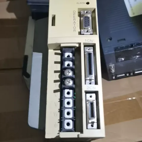 Yaskawa SGDA-04AP Motor & Drive Component product photo 3