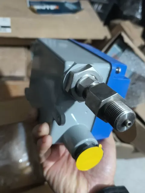 Nagano Keiki CQ30-243 Industrial Sensor product photo 4