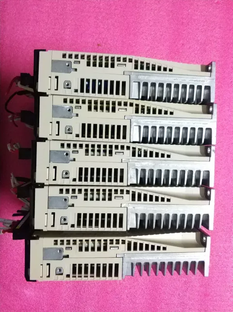 Yaskawa SGDV-2R8A11B Motor & Drive Component — product photo 8 of 12