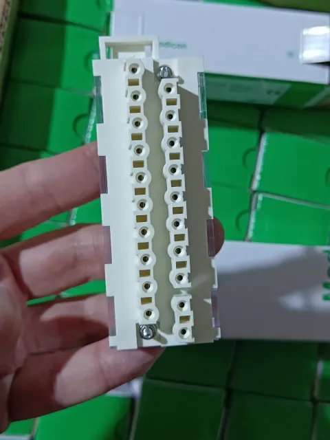 Schneider Electric BMXFTB2000 Industrial Automation Component — product photo 17 of 36