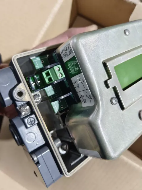 Fisher DVC2000 Industrial Automation Component — product photo 3 of 17